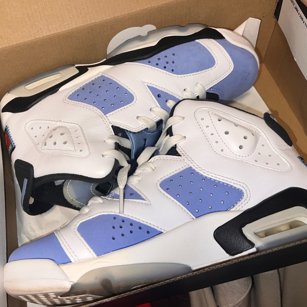 Air Jordan 6 retro “UNC” university